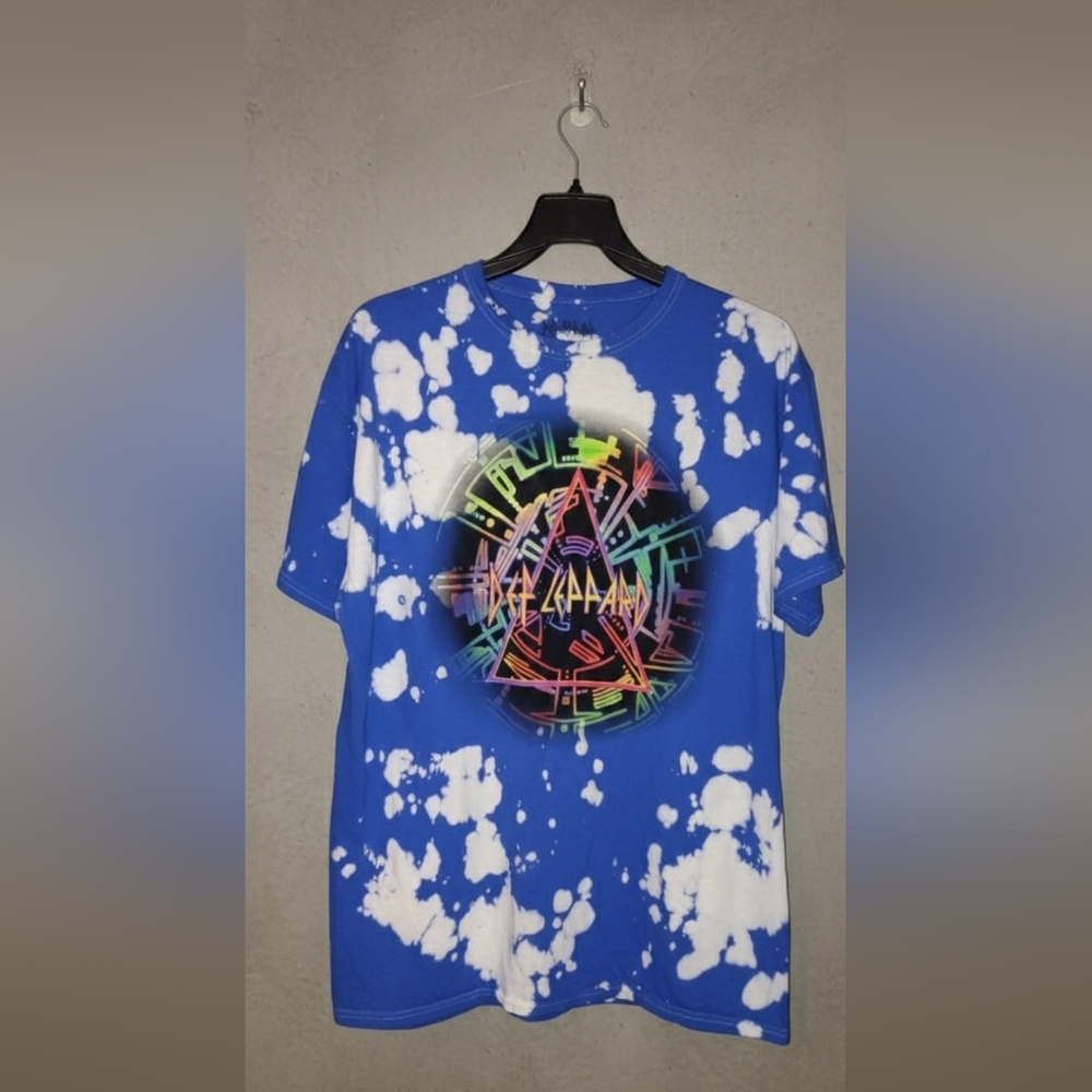 Def Leppard Blue Graphic T-Shirt with Colorful Design